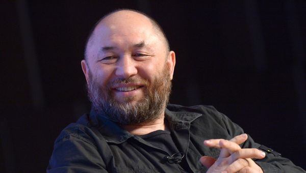 Продюсер Тимур Бекмамбетов во время интервью в Международном мультимедийном пресс-центре МИА Россия сегодня в Москве