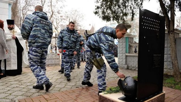 Траурное мероприятие в память о старшем прапорщике спецподразделения Беркут Андрее Федюкине, который погиб во время уличных беспорядков в Киеве в феврале 2014 года