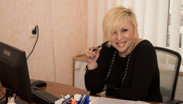 Начальник отдела по вопросам культуры администрации Феодосии, заслуженная артистка России, эстрадная певица Валентина Легкоступова Начальник отдела по вопросам культуры администрации Феодосии, заслуженная артистка России, эстрадная певица Валентина Легкоступова