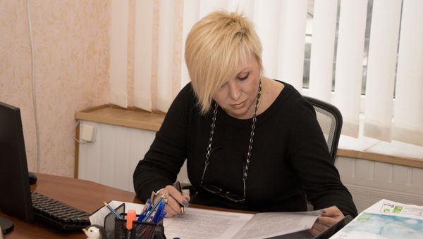 Начальник отдела по вопросам культуры администрации Феодосии, заслуженная артистка России, эстрадная певица Валентина Легкоступова Начальник отдела по вопросам культуры администрации Феодосии, заслуженная артистка России, эстрадная певица Валентина Легкоступова