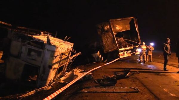 Видео: ликвидация последствий смертельного ДТП с участием фур и ВАЗа в Крыму
