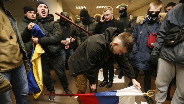 Радикалы в здании Российского центра науки и культуры (РЦНК) в Киеве. 17 февраля 2018 Радикалы в здании Российского центра науки и культуры (РЦНК) в Киеве. 17 февраля 2018