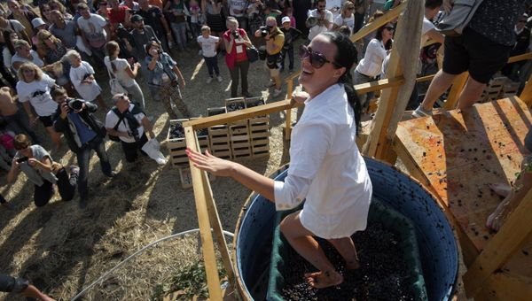 Фестиваль молодого вина Wine Fest в Балаклаве Фестиваль молодого вина Wine Fest в Балаклаве