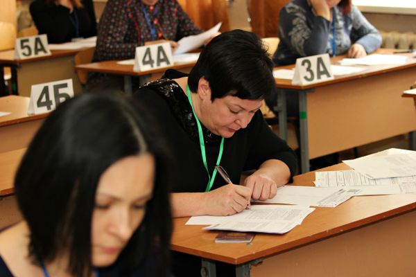 Министр образования, науки и молодежи РК Наталья Гончарова приняла участие во всероссийской акции Единый день сдачи ЕГЭ родителями в Симферополе