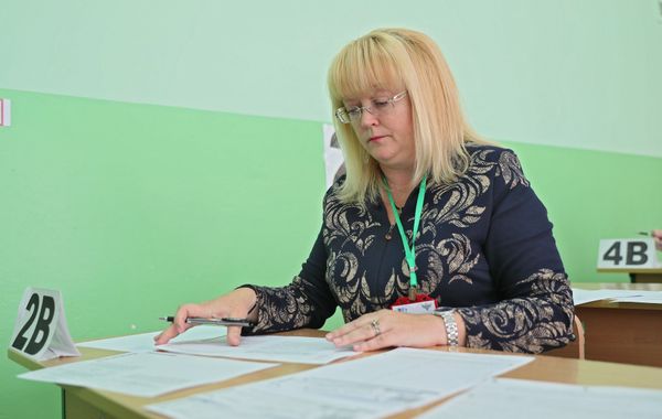 Министр финансов РК Ирина Кивико приняла участие во всероссийской акции Единый день сдачи ЕГЭ родителями в Симферополе