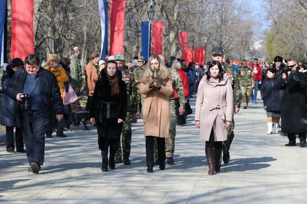 В Севастополе на Малаховом кургане зажгли Вечный огонь