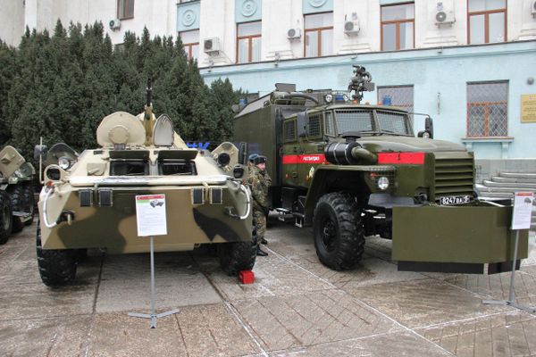 Выставка техники в Симферополе, приуроченная ко Дню защитника Отечества