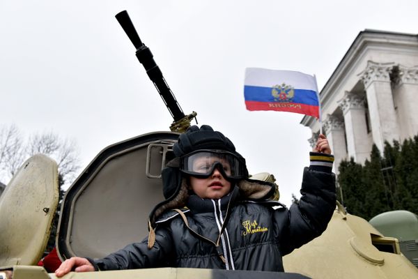 Праздничные мероприятия в Симферополе, приуроченные ко Дню защитника Отечества Праздничные мероприятия в Симферополе, приуроченные ко Дню защитника Отечества
