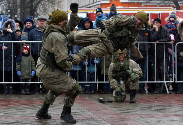 Показательные выступления военных в Симферополе, посвященные Дню защитника Отечества Показательные выступления военных в Симферополе, посвященные Дню защитника Отечества