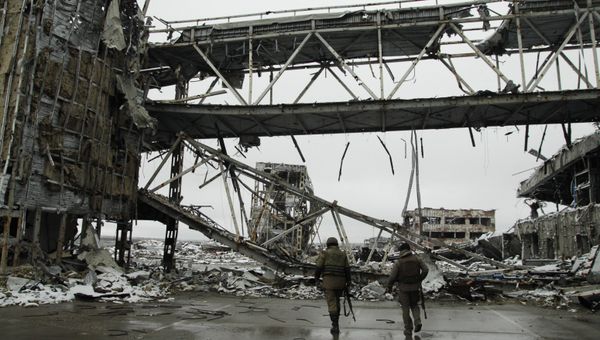 Ополченцы Донецкой народной республики (ДНР) на территории Донецкого аэропорта