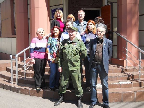 Члены союза писателей ДНР. На переднем плане: Федор Березин и Владислав Русанов, на заднем плане: Георгий Савицкий