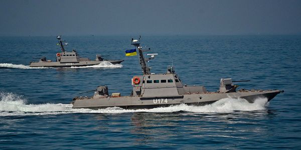 Речные бронекатера Бердянск и Аккерман проекта 58150 Гюрза во время ходовых испытаний в открытом море  