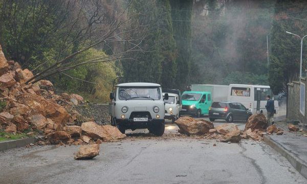 Камнепад в районе пгт Гурзуф в Крыму