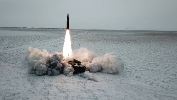 Спутник_Боевой пуск ракеты ОТРК Искандер-М с полигона Капустин Яр
