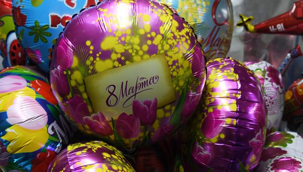 Продажа шаров в канун 8 марта в Симферополе