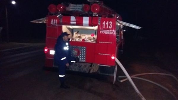 Пожарная машина на месте пожара в с. Переваловка (Судак) 