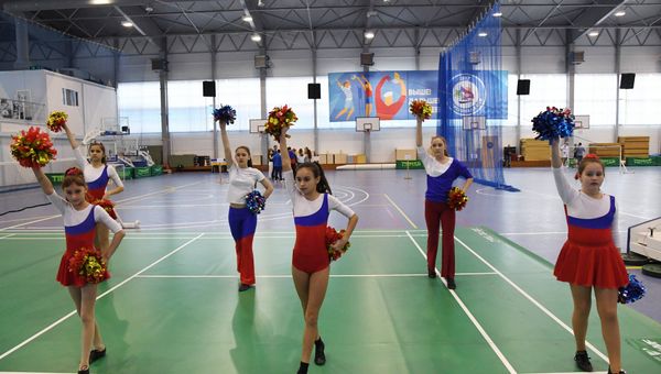 Бадминтонный матч между вице-премьером Крыма Виталием Нахлупиным и главой администрации Евпатории Андреем Филоновым Бадминтонный матч между вице-премьером Крыма Виталием Нахлупиным и главой администрации Евпатории Андреем Филоновым