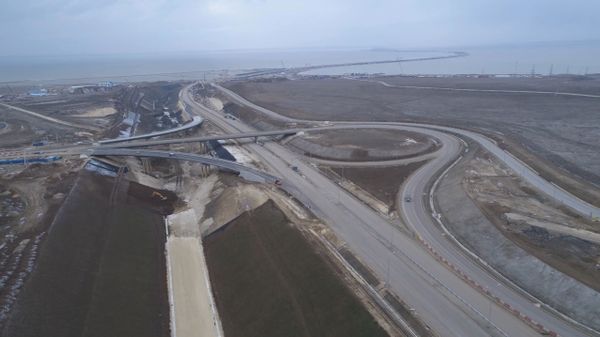 Как строят автотрассы и железные дороги, ведущие к Крымскому мосту