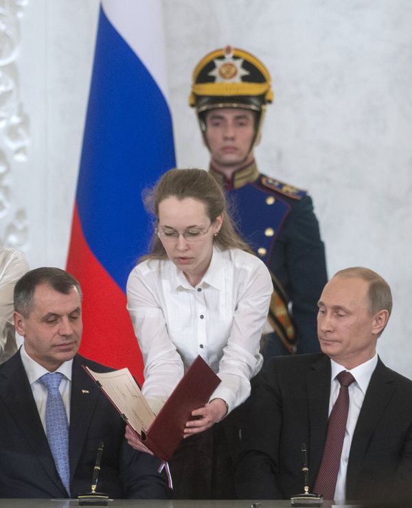 Подписание Договора между РФ и Республикой Крым о принятии в РФ Республики Крым и образовании в составе РФ новых субъектов Подписание Договора между РФ и Республикой Крым о принятии в РФ Республики Крым и образовании в составе РФ новых субъектов
