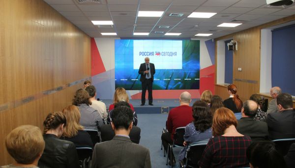 Председатель комиссии Общественной палаты Республики Крым по культуре и межнациональным отношениям, директор Центрального музея Тавриды Андрей Мальгин на открытом заседании комиссии Общественной палаты Республики Крым, посвященном реставрации Ханского дворца Председатель комиссии Общественной палаты Республики Крым по культуре и межнациональным отношениям, директор Центрального музея Тавриды Андрей Мальгин на открытом заседании комиссии Общественной палаты Республики Крым, посвященном реставрации Ханского дворца