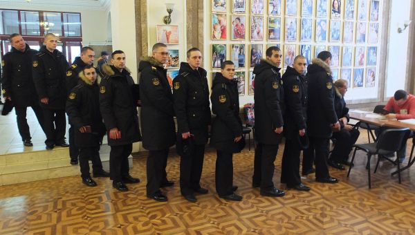 Моряки Черноморского флота досрочно голосуют на выборах президента РФ
