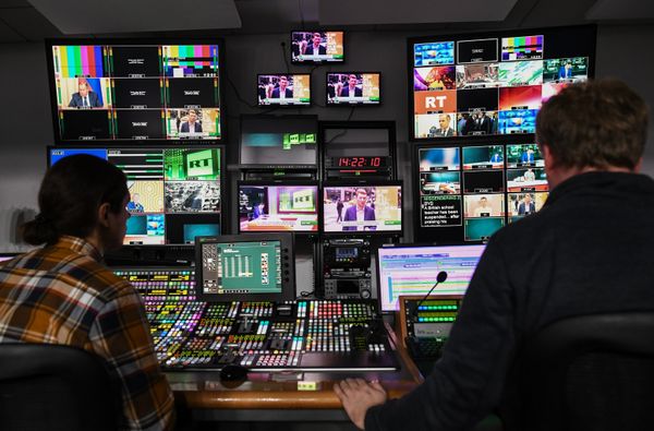 Сотрудники в студии телеканала RT в Москве
