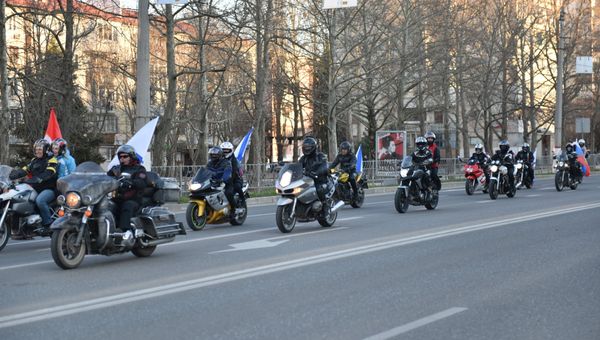 В Севастополе прошел мото-автопробег, организованный байкерским клубом Ночные волки в честь событий Крымской весны