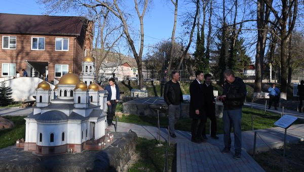 Видео прогулки международных наблюдателей по Бахчисараю