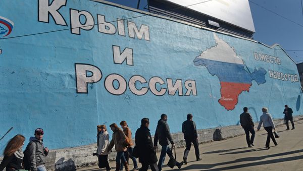 Патриотические граффити в Москве о воссоединении Крыма и России