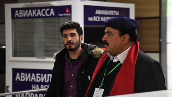 Встреча иностранных наблюдателей на выборах президента РФ в Крыму в аэропорту Симферополь