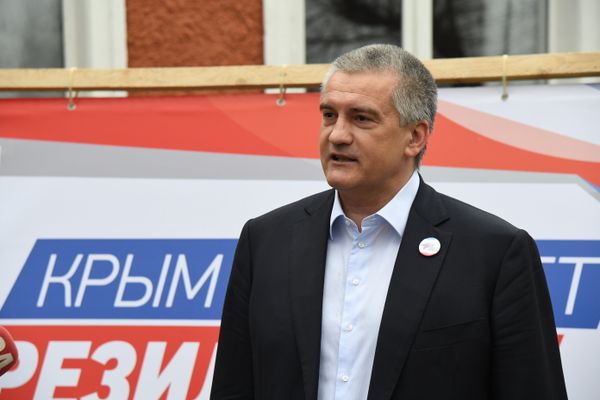 Глава Республики Крым Сергей Аксенов голосует на выборах президента. 18 марта 2018