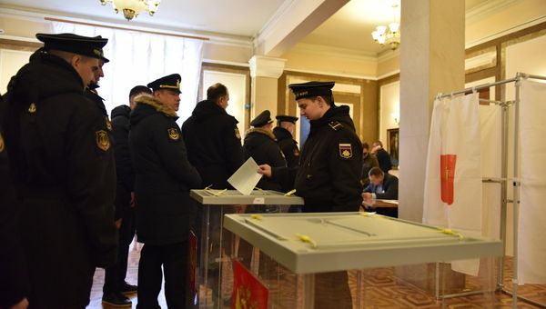 Военнослужащие Черноморского флота участвуют в голосовании на выборах президента России