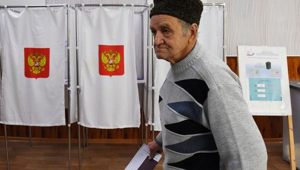 Выборы президента РФ на избирательном участке в Каменке (Симферополь)