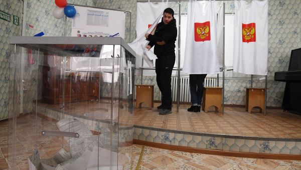 Голосование на одном из избирательных участков Бахчисарая. 18 марта 2018 Голосование на одном из избирательных участков Бахчисарая. 18 марта 2018