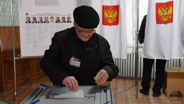 Голосование на одном из избирательных участков Бахчисарая. 18 марта 2018 Голосование на одном из избирательных участков Бахчисарая. 18 марта 2018