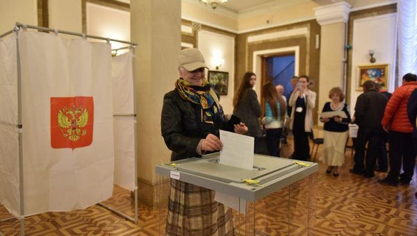 Голосование на выборах президента РФ на участке в Севастополе