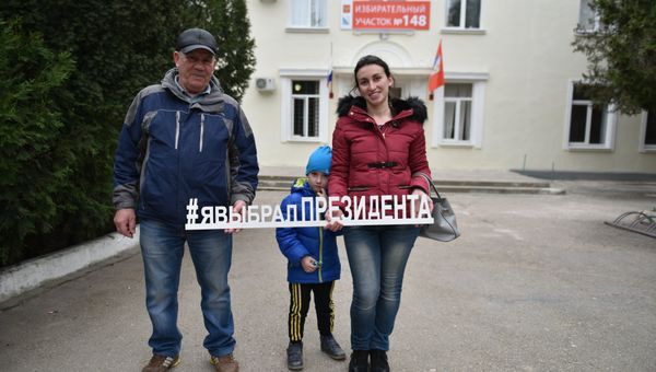 Проголосовавшие на выборах президента РФ в Севастополе