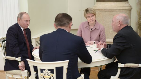 Президент РФ Владимир Путин на встрече с сопредседателями предвыборного штаба кандидата в президенты РФ В. Путина. 19 марта 2018