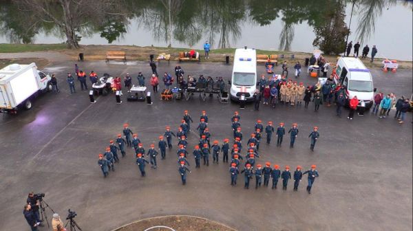 Пожарно-спасательный флешмоб в гагаринском парке Симферополя