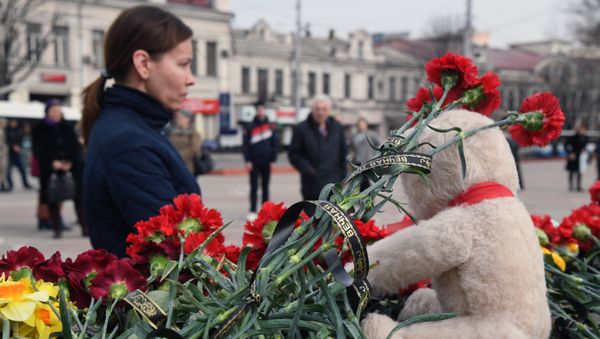 В Симферополе на площади имени Ленина прошла памятная акция о жертвах трагедии в Кемерово В Симферополе на площади имени Ленина прошла памятная акция о жертвах трагедии в Кемерово