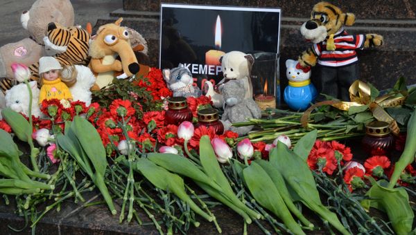 Акции в память о погибших при пожаре в ТЦ Зимняя вишня Акции в память о погибших при пожаре в ТЦ Зимняя вишня