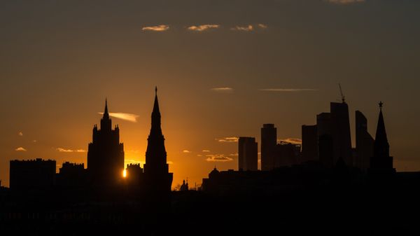 Вид на здание Министерства иностранных дел России, Московский Кремль и Московский международный деловой центр Москва-Сити с Большого Москворецкого моста. Архивное фото Вид на здание Министерства иностранных дел России, Московский Кремль и Московский международный деловой центр Москва-Сити с Большого Москворецкого моста. Архивное фото