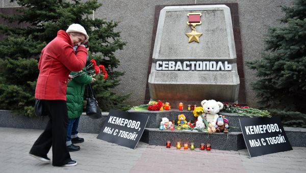 В Севастополе прошла акция в память о жертвах трагедии в Кемерово. 27 марта 2018 В Севастополе прошла акция в память о жертвах трагедии в Кемерово. 27 марта 2018
