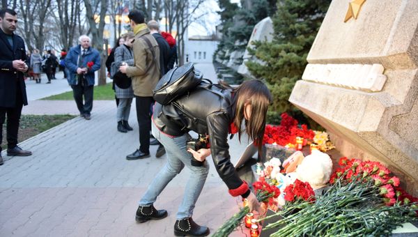 В Севастополе прошла акция в память о жертвах трагедии в Кемерово. 27 марта 2018 В Севастополе прошла акция в память о жертвах трагедии в Кемерово. 27 марта 2018