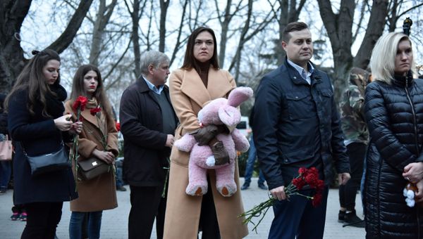 В Севастополе прошла акция в память о жертвах трагедии в Кемерово. 27 марта 2018 В Севастополе прошла акция в память о жертвах трагедии в Кемерово. 27 марта 2018