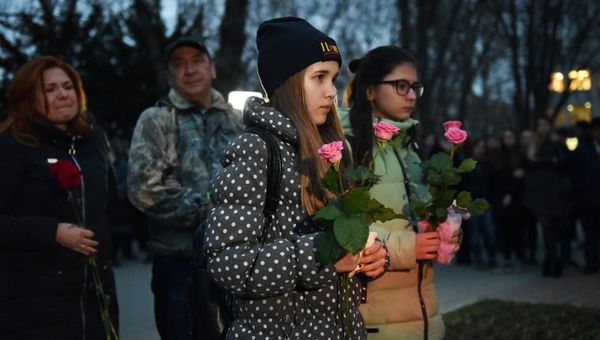 В Севастополе прошла акция в память о жертвах трагедии в Кемерово. 27 марта 2018 В Севастополе прошла акция в память о жертвах трагедии в Кемерово. 27 марта 2018