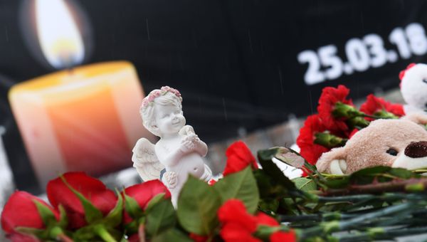 Акции в память о погибших при пожаре в ТЦ Зимняя вишня