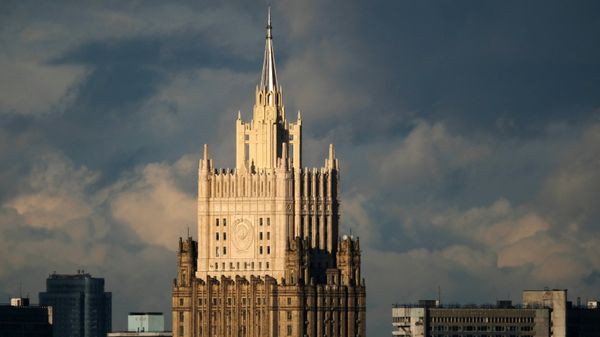 Здание министерства иностранных дел РФ в Москве