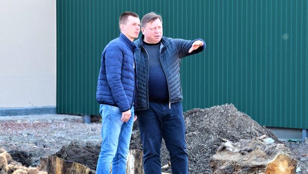 Глава администрации Симферополя Игорь Лукашев и директор МБУ Детский парк Александр Шабанов