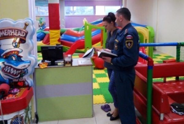 Проверка пожарной безопасности в местах массового пребывания людей в Керчи